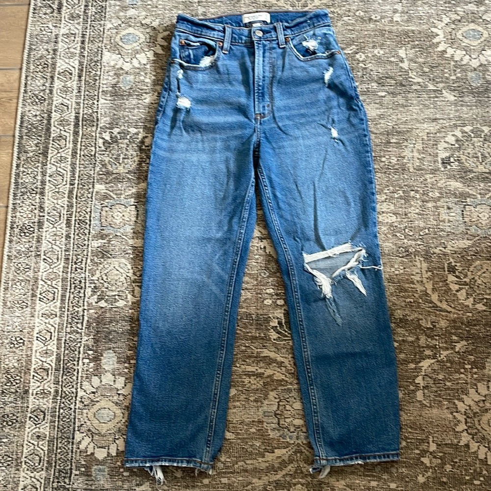 A&F CURVE LOVE ANKLE STRAIGHT JEANS